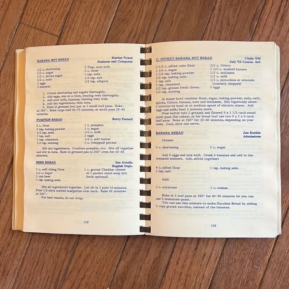 Vintage 1991 Volume 1 OJC Alumni Association‎ Sharing Our Best Cookbook